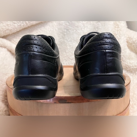 EUC Aravon Farren Black Leather Flats Arch Support Work Nursing Sneakers Size 10 - Picture 4 of 8